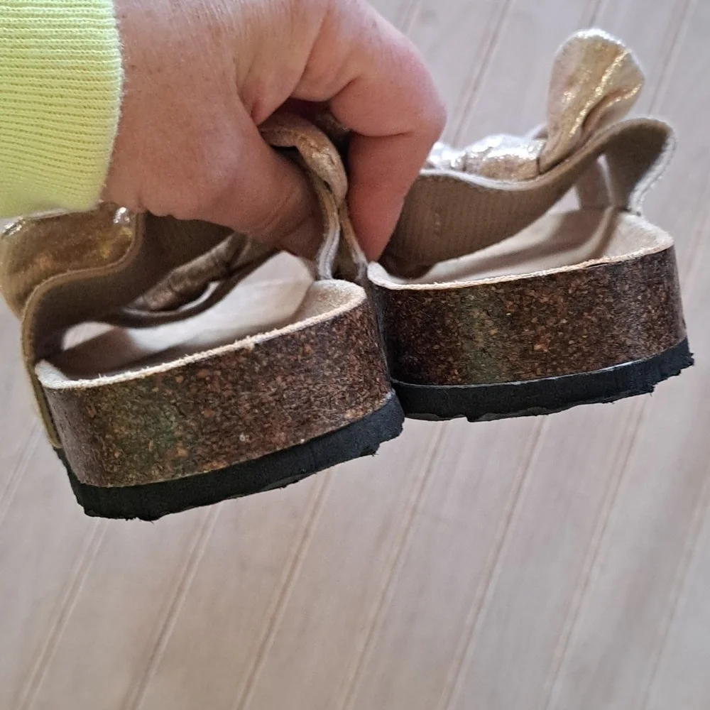 NEW Sip Boutique Metallic Gold Bows Slip-On Girly Fun Comfy Sandals Cork Footbed